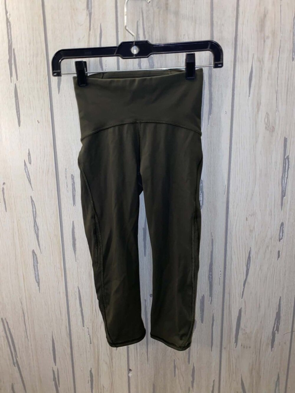 Lululemon Women's Size 2 Capri Athletic Pants